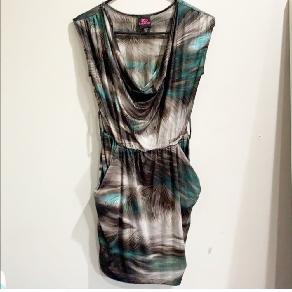 Bebe Dress, Abstract Design Pockets XS - Picture 3 of 5